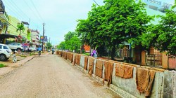 दल्ली चौक से मधु चौक तक डिवाइडर निर्माण पूरा, नाली निर्माण भी शुरू - image