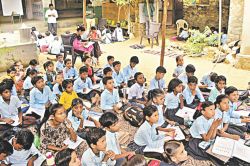 शिक्षा विभाग की अनदेखी: डेढ महीने बाद भी स्कूलों में नहीं पहुंची किताबें और वर्क
बुक, अगले महीने होंगे टेस्ट - image