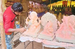 आस्था एवं आर्थिक व्यवस्थाओं का समागम है श्रीगणेश उत्सव - image