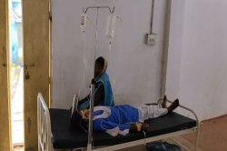 Girl student eaten poison: जहर खाकर स्कूल पहुंची 10वीं की छात्रा, प्रार्थना करते
समय बेहोश होकर गिरी, मचा हडक़ंप - image