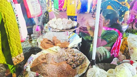 जिला मुख्यालय सहित ग्रामीण अंचल में हलषष्ठी (कमरछठ) का पर्व मनाया जाएगा। महिलाएं अपनी संतान की दीर्घायु की कामना करते हुए व्रत रखेंगी। पर्व को लेकर महिलाओं में उत्साह देखा जा रहा है।