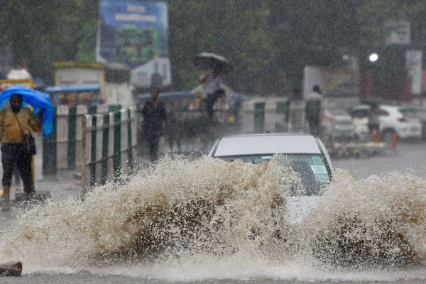 Heavy Rain Warning: एनसीआर में छह दिनों तक अतिभारी बारिश की चेतावनी, चार राज्यों में तबाही मचाएगा मानसून!