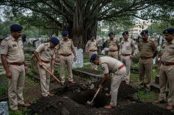 30 साल की गुमशुदा महिला की 11 दिन कब्रिस्तान में मिली लाश, शबाब अली ने दोस्तों
संग मिलकर… - image