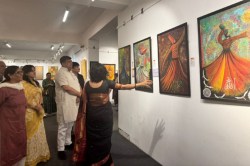 Jaipur: जवाहर कला केंद्र में IAS निधि चौधरी की पेंटिंग्स का प्रदर्शन, अध्यात्म
से लेकर प्रेम के भरे रंग; वन मंत्री ने किया उद्घाटन - image