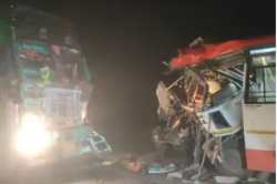 वाराणसी जौनपुर हाईवे पर दर्दनाक हादसा…बस-ट्रक भिड़ंत में 4 की मौत, घंटों जाम रहा
हाइवे - image
