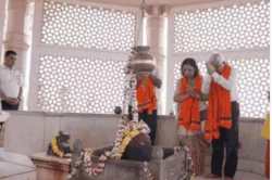 रामलला का भव्य रूप देख भाव विह्वल हुए पूर्व RBI गवर्नर, देश के समृद्धि की किए
कामना - image