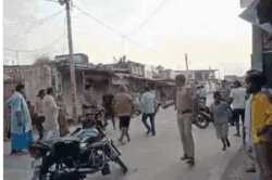 कुशीनगर में गोली चलते ही दरोगा भागा, पुलिस के सामने ही युवक को दौड़ाकर पेट में
मारी गोली - image