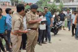 वाराणसी में प्रॉपर्टी डीलर पर ताबड़तोड़ फायरिंग, कनपटी पर सटाकर मारी गई
गोली…गिरते ही नकाबपोशों ने दो गोली और मारी - image