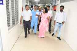 जिलाधिकारी ने प्रयागराज की सबसे बड़ी अस्पताल का किया निरीक्षण, अनुपस्थित डॉक्टरों
का वेतन रोका, कार्रवाई के भी आदेश - image