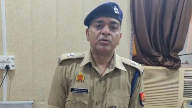 घटना की जानकारी देते एसपी सिटी (फोटो सोर्स- X वीडियो ग्रैब)