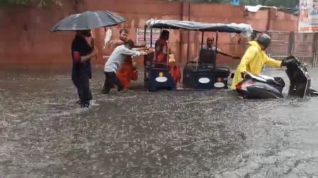 भारी बारिश का कहर, जल भराव से स्थिति गंभीर (फोटो सोर्स- वीडियो ग्रैब)