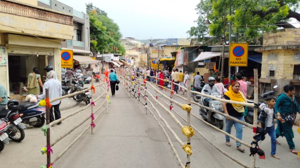 यह दुर्लभ योग भगवान कृष्ण के जन्म के समय भी बना था। इसके अलावा सूर्य और बुध के कर्क राशि में होने से बुधादित्य योग बनेगा। इस अवधि में व्रत करने का विशेष फल मिलेगा।