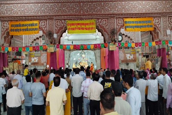 ज्योतिषाचार्य पं.दामोदर प्रसाद शर्मा के मुताबिक तीन साल बाद वृद्धि योग, ध्रुव योग और कृतिका नक्षत्र जैसे विशेष संयोग में पर्व मनाया जाएगा। जन्माष्टमी के दिन चंद्रमा उच्च राशि वृषभ में रहेगा। 