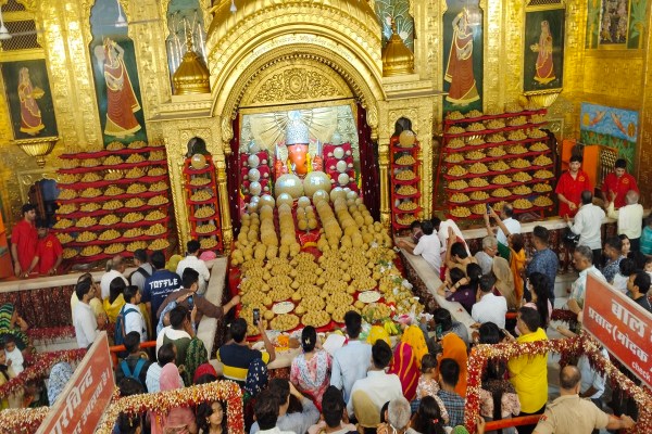 मोती डूंगरी मंदिर में इस साल 9 दिनों तक धार्मिक एवं सांस्कृतिक कार्यक्रमों का आयोजन होगा। 27 अगस्त को जन्मोत्सव और 28 अगस्त को नगर शोभायात्रा के साथ महोत्सव पूर्ण होगा।