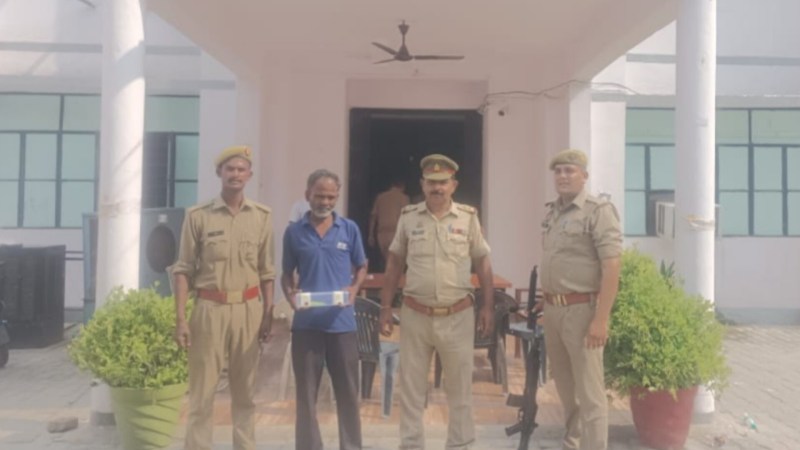 हत्यारोपी गिरफ्तार (फोटो सोर्स- उन्नाव पुलिस सोशल मीडिया)