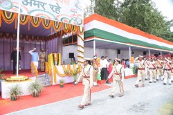 Independence Day 2025: अंबिकापुर में मंत्री नेताम ने किया ध्वजारोहण, नेत्रहीन
बच्चों ने दी ऐसी प्रस्तुति कि स्टेज से उतरकर पहुंच गए मिलने - image