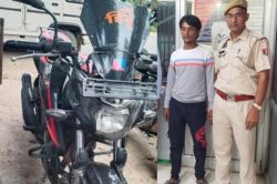 Jaipur Crime: हिस्ट्रीशीटर के अपराध का नया तरीका, लग्जरी बाइक चोरी करके मांगता
फिरौती, बचने के लिए पुलिस के लोगो का ऐसे करता इस्तेमाल - image