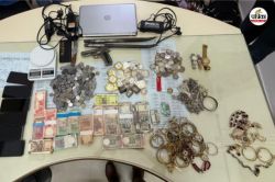 Jaipur: आठवें फ्लोर पर बैठकर कर रहे थे चोरी के माल का बंटवारा, अचानक पहुंची
पुलिस तो मच गया हड़कंप - image