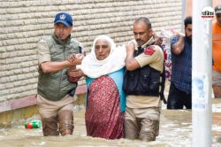 JK and Punjab Flood: जम्मू कश्मीर में 115 साल का रिकॉर्ड टूटा, पंजाब में स्कूल
में फंसे 400 छात्र - image