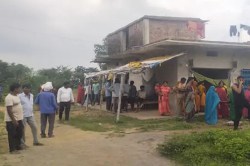 दामाद ने सास पर कुदाल से किया हमला, फिर खुद को ईंट से पीट पीट कर की आत्महत्या - image