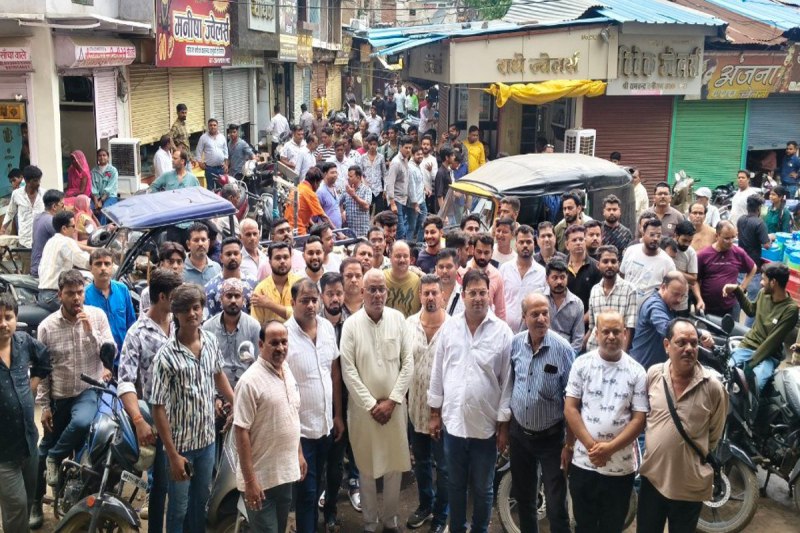 Fraud of gold worth four crores