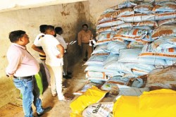 CG News: खरीफ सीजन में खाद की कालाबाजारी पर बड़ी कार्रवाई, कई केंद्रों पर
छापेमारी - image