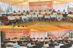 7 सूत्रीय मांगों को लेकर कांग्रेस का धरना 6वें दिन भी जारी, बीजेपी पर लगाया
माहौल बिगाड़ने का आरोप - image