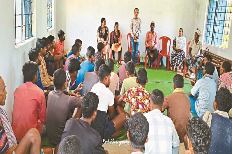 शराबी सचिव को हटाने की मांग (Photo source- Patrika)