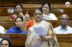 कौन हैं काकोली घोष…जिन्हें कल्याण बनर्जी के इस्तीफा देने के बाद बनाया गया लोकसभा
का मुख्य सचेतक - image