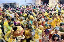 दूध-दही-केसर की वर्षा में सरोबार श्रीनाथजी की हवेली, नंद महोत्सव में उमड़ा
भक्तिरस - image