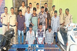 पुलिस की बड़ी कार्रवाई! नशीली कफ सिरप और प्रतिबंधित टैबलेट की तस्करी में 9 आरोपी
गिरफ्तार - image