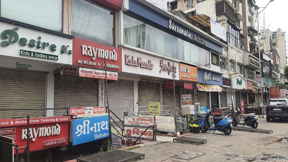 Video: स्कूल में छात्र की हत्या के विरोध में मणिनगर में बाजार रहे बंद