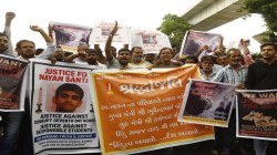 अहमदाबाद में स्कूल के बाहर दूसरे दिन भी प्रदर्शन, नारेबाजी - image