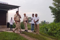 Bharatpur: भरतपुर में हड़कंप, सड़क पर मिला मामी-भांजा और मासूम का शव, सामूहिक
आत्महत्या का शक - image