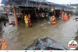 मुंबई में बारिश से लगातार बिगड़ रहे हालात, मीठी नदी का पानी रिहायशी इलाकों में
घुसा, NDRF ने संभाली कमान - image
