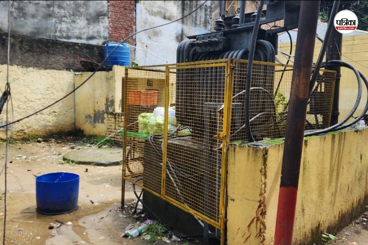 UP News : मुजफ्फरनगर जेल के गेट पर रखें ट्रांसफार्मर में लगी आग! डरकर भागने लगे
लोग