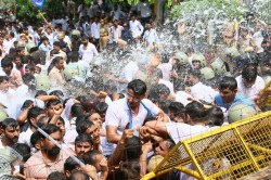 Rajasthan: छात्रसंघ चुनावों को लेकर NSUI का प्रदर्शन, सचिन पायलट पर चला वॉटर
कैनन; राष्ट्रीय अध्यक्ष का फोन गायब - image