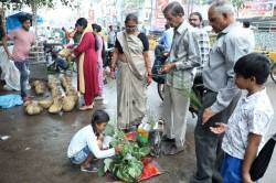 हरछठ पर्व पर आज महिलाएं रखेंगी, अपनी संतान की दीर्घायु के लिए व्रत - image