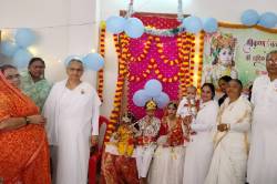 जब सभी अज्ञान सोए हुए थे तब हुआ श्रीकृष्ण का जन्म : छाया दीदी - image
