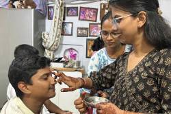 सर्वार्थ सिद्धि योग में बहनों ने भाई की कलाई पर बांधा रक्षा सूत्र, भद्रा नहीं
होने से दिनभर बंधी राखी - image