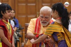 Raksha Bandhan: पीएम मोदी के स्कूली छात्राओं ने बांधी राखी, देखें तस्वीरें - image