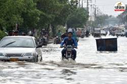 भारी बादल फटते ही बना बनर:पाकिस्तान में कहर, 159 से अधिक की मौत, कई लोग लापता - image