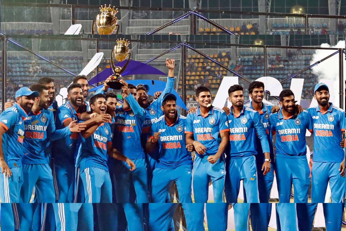 एशिया कप 2023 की ट्रॉफी के साथ टीम इंडिया (फोटो- IANS)