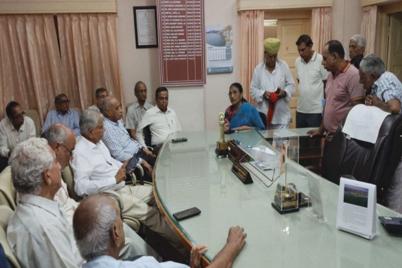 Pensioners and registrar clashed in JNVU Jodhpur