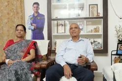 शुभांशु शुक्ला की वतन वापसी पर माता-पिता ने जाहिर की खुशी, कहा- ‘जीवन का यादगार
पल’ - image