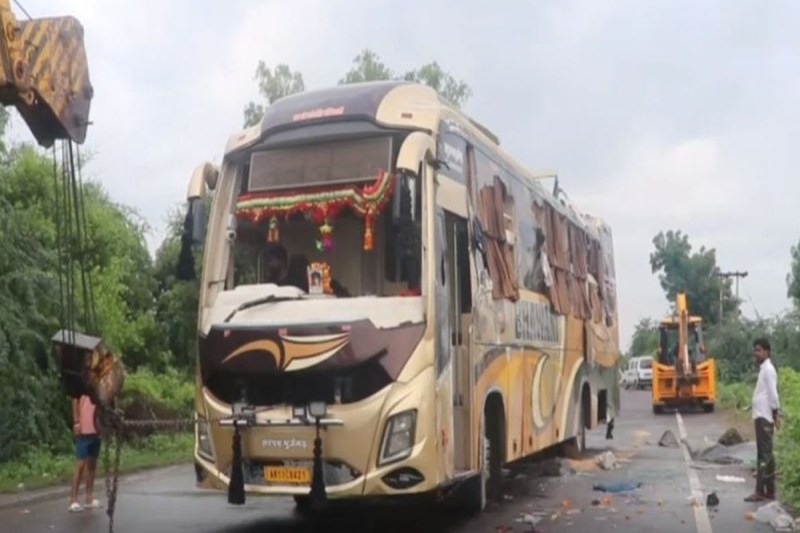 Private bus overturned in Pali