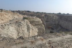 अरावली में खनन पर रोक का असर: भीलवाड़ा जिले की एक हजार से अधिक खदानें संकट में - image