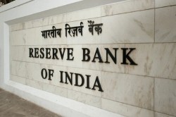 अब मृतकों के बैंक खातों में से पैसे निकालने के लिए सभी बैंकों में होगी सामान
प्रक्रिया, आरबीआई ने बनाया प्लान - image