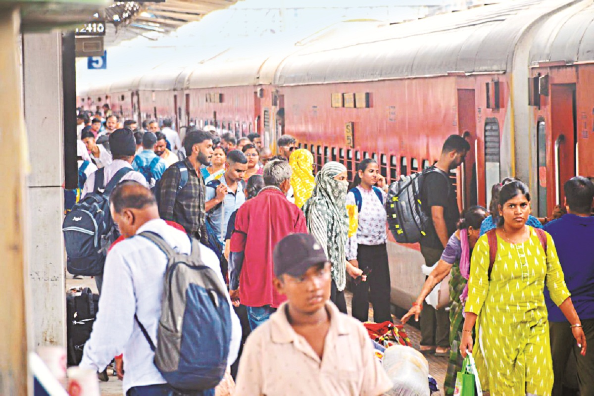 Indian Railway: यात्रियों की शिकायतों से भरा रेल मदद ऐप, जनवरी से जून तक 8385 कंप्लेंट मिली