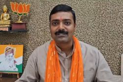 महुआ मोइत्रा की विवादित टिप्पणी पर भाजपा का हमला, टीएमसी के नेता हिंसा को बना
रहे हथियार, सभ्य समाज में ये अस्वीकार्य - image